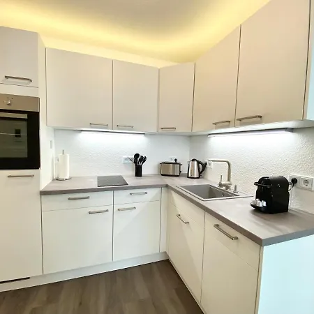 Auszeit Apartment: Lakeside Retreat With Balcony & Parking Apartment