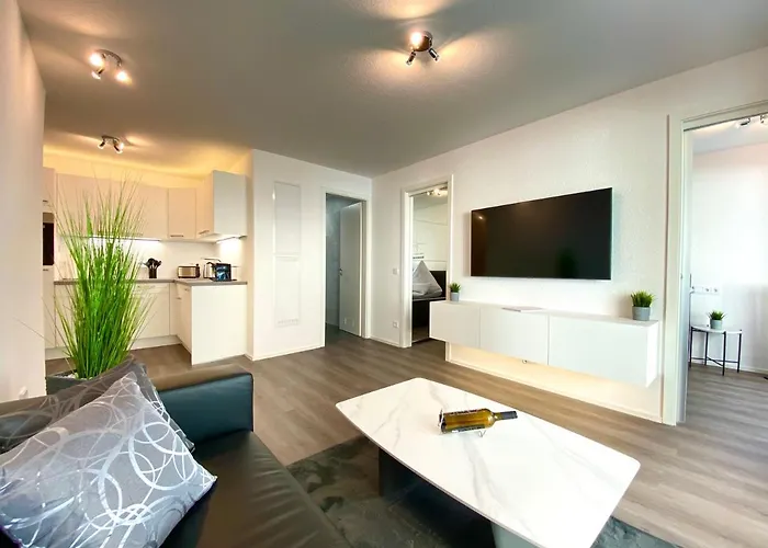 Auszeit Apartment: Lakeside Retreat With Balcony & Parking * Friedrichshafen