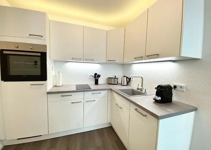 Auszeit Apartment: Lakeside Retreat With Balcony & Parking Apartment